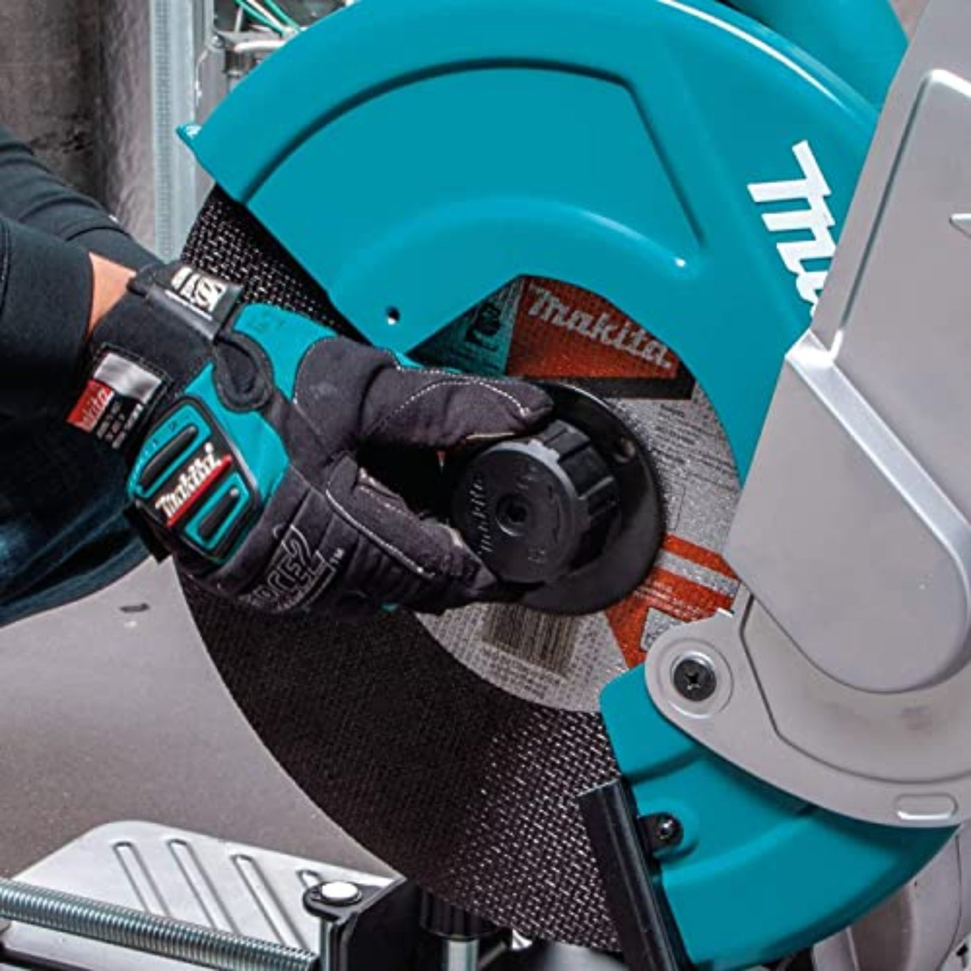Makita 18V LXT Lithium-Ion Brushless Cordless 14" Cut-Off Saw Kit (5.0Ah) (Open Box/Excellent Condition) - XWL01PTREN