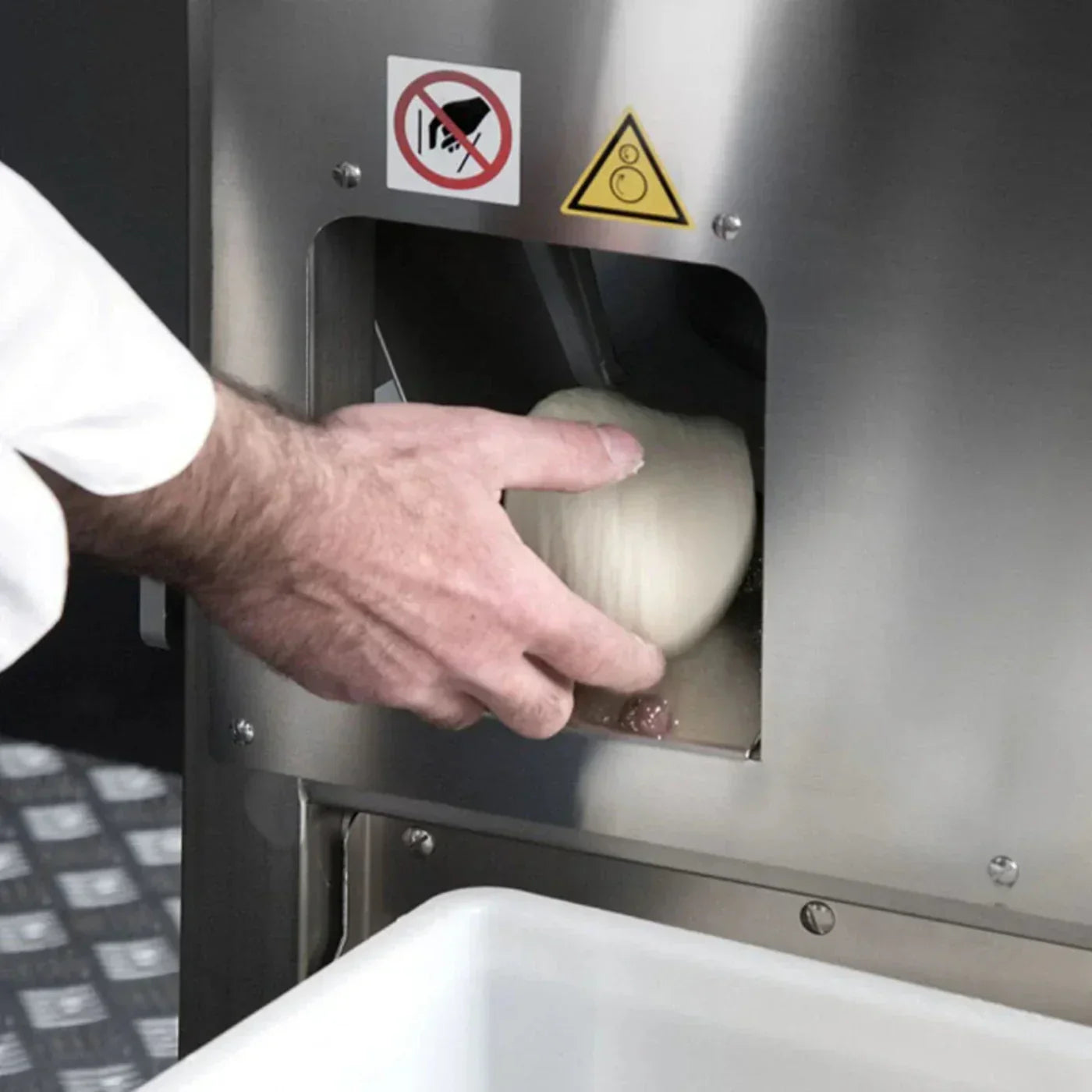 BakeMax BMDD005 28.5" Automatic Dough Divider/Rounder, 44 Liter Dough Hopper, 115/60/1 - BMDD005