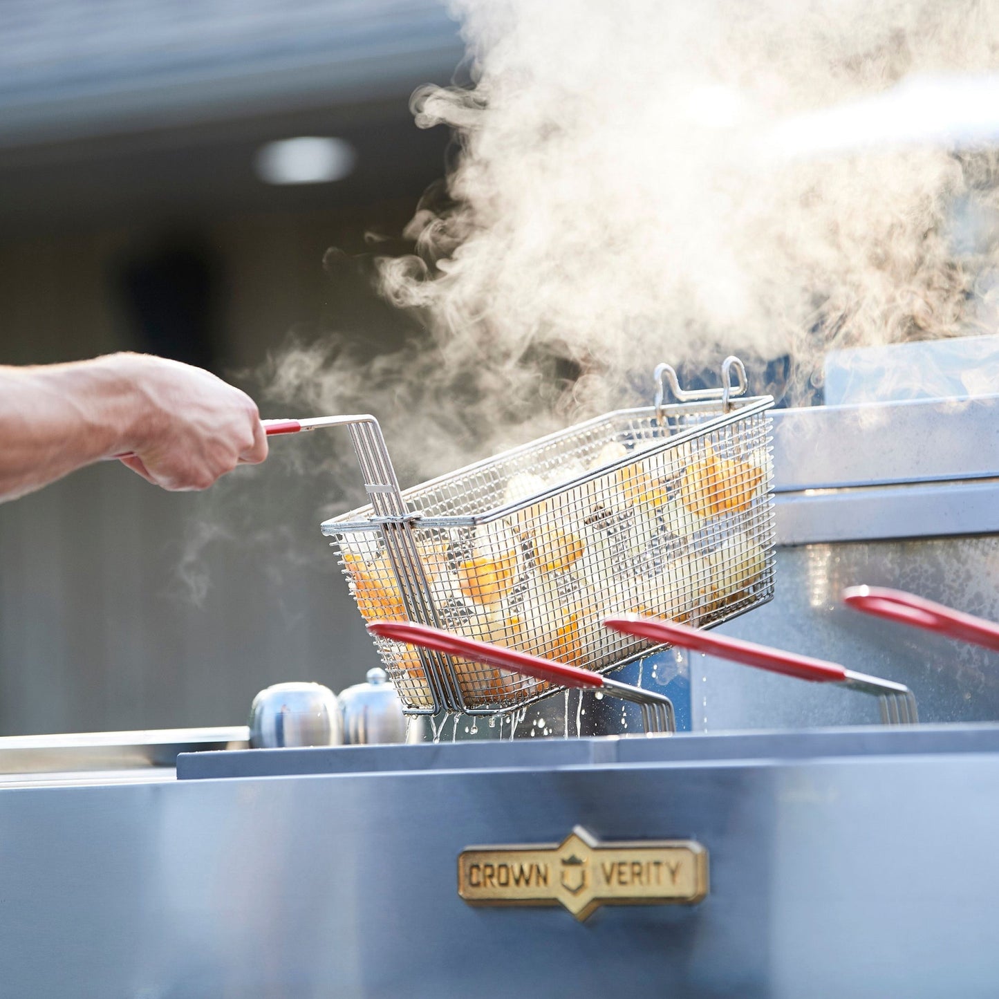 Crown Verity 40 lb. Double Tank Natural Gas Outdoor Fryer - 180,000 BTU - CV-PF-2NG