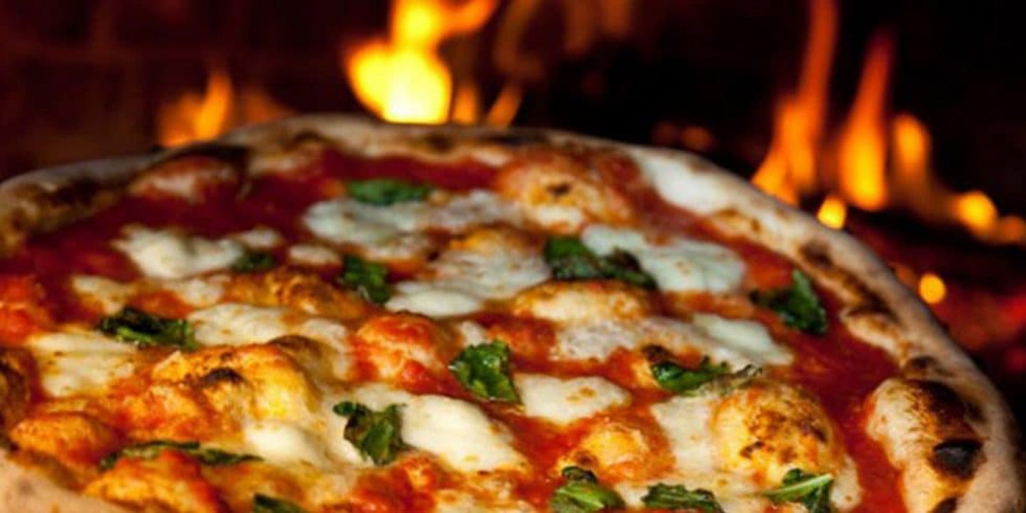 XO APPLIANCE XOPIZZA1SS Tabletop 24" x 16" Wood-Fired Oven in Stainless Steel On Black - XOPIZZA1SS
